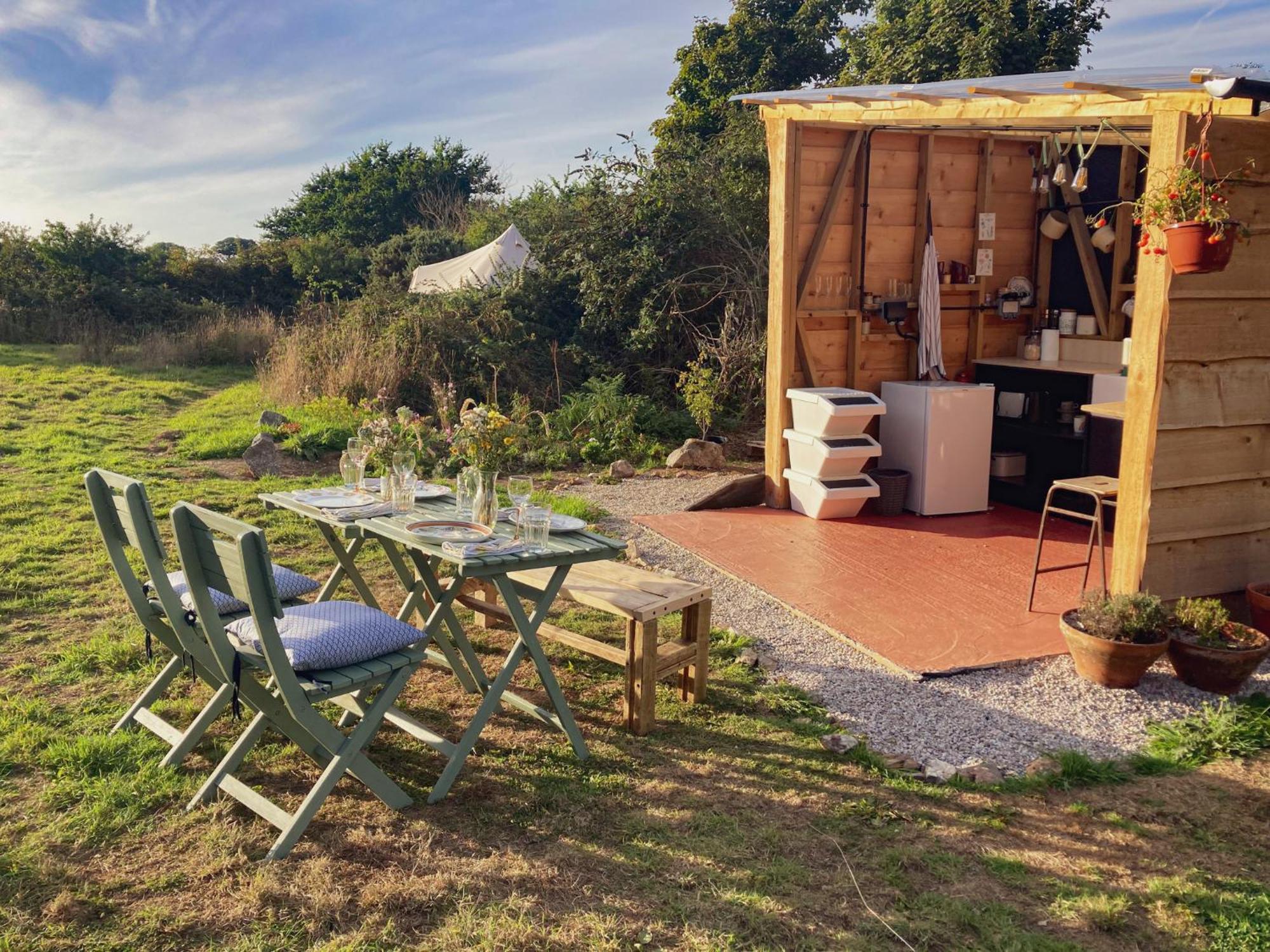 Luxury tent Foxglove Field Glamping *